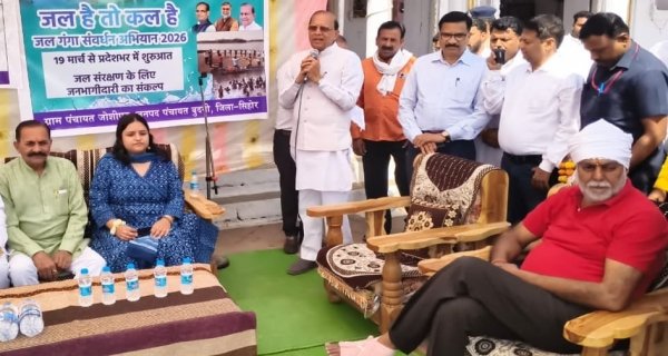 जोशीपुर के संगम तट पर मंत्री पटेल ने उठाई झाड़ू, कहा नदियों को निर्मल रखना सबकी सामूहिक जिम्मेदारी