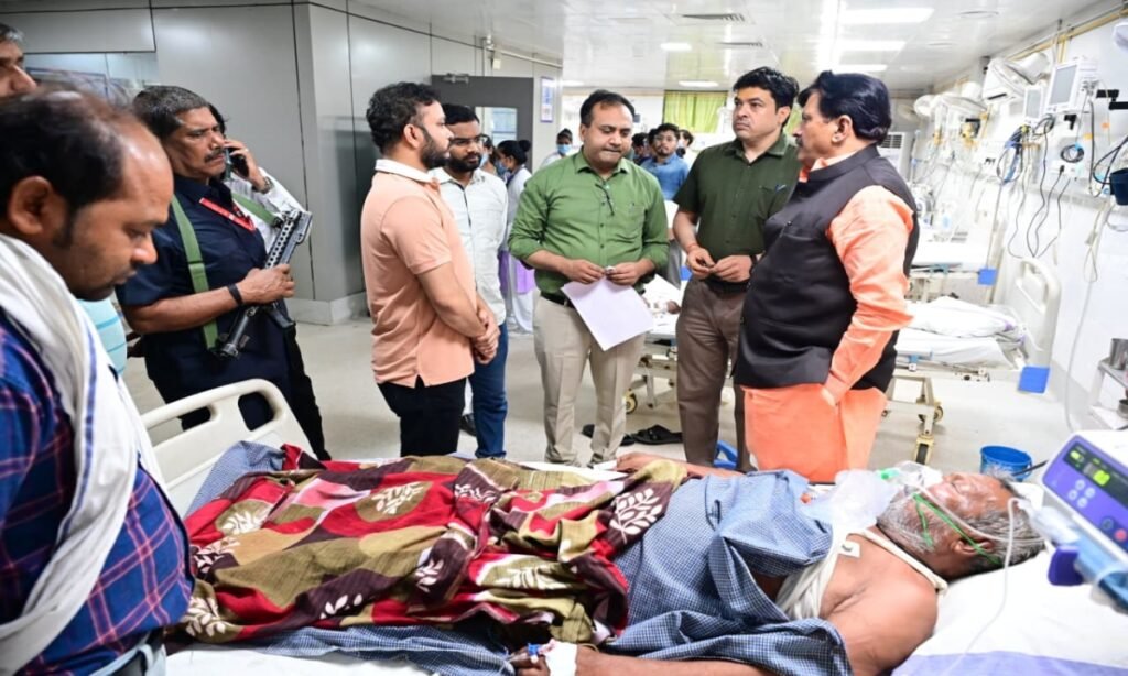रेफर किए गए पूर्व विधायक को डेढ़ घंटे तक नहीं मिली एम्बुलेंस