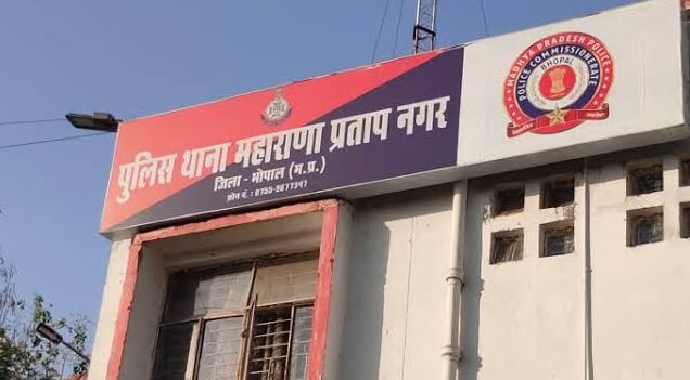 शराब पार्टी के बाद सड़क पर हाई वोल्टेज ड्रामा, बीच सड़क आपस में भिड़ीं चार युवतियां