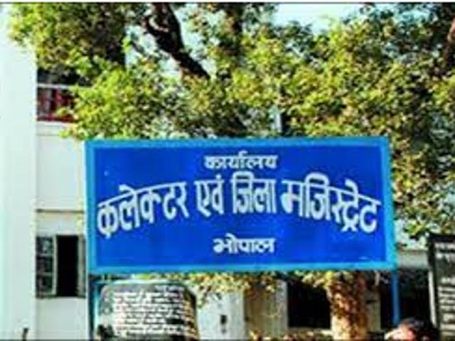 गैस एजेंसी पर ब्लैक में सिलेंडर और सरपंच-उपसरपंच पर श्मशान की मिट्टी बेचने का आरोप