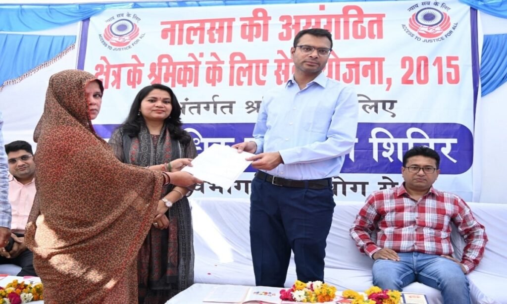 श्रमिकों को विधिक सहायता व श्रमिक हितैषी योजनाओं की दी गई जानकारी
