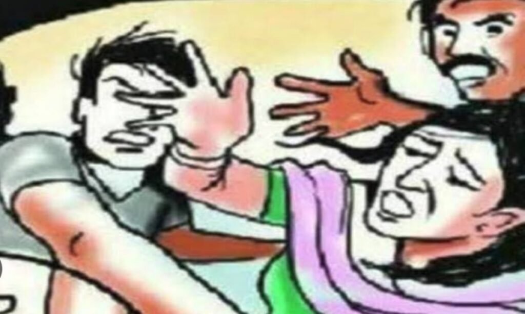 नशे के लिए पैसे न देने पर ऑटो चालक और मां बेटी से मारपीट