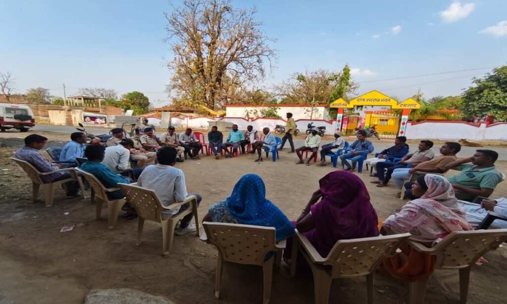 सीधी पुलिस का जनसंवाद: ग्रामीणों से सीधा संवाद कर सुरक्षा और सहयोग पर चर्चा