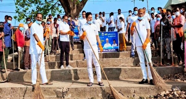 अपने आसपास में स्थित जल स्रोतों की साफ -सफाई करें: रामनिवास