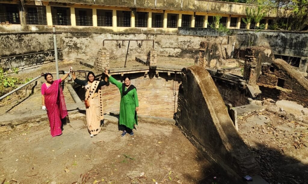 केआरजी कॉलेज में ऐतिहासिक बावड़ी के जल संरक्षण के लिए चलाया अभियान