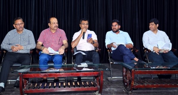 लक्ष्य से अधिक वसूली करने वाले 5 अधिकारी -कर्मचारियों को दिये जायेगें टैबलेट