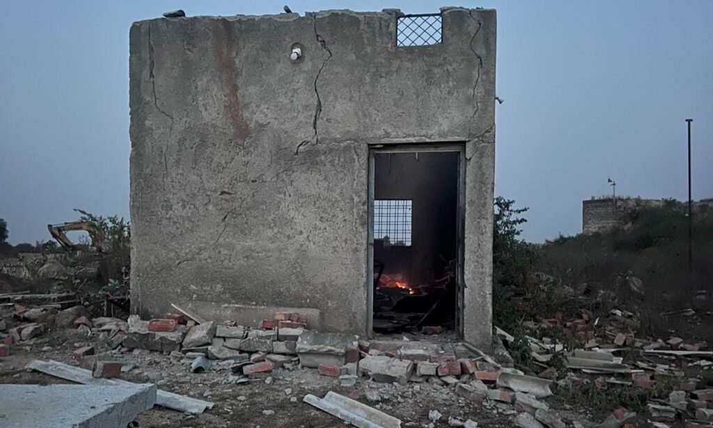 ब्लास्टिंग की बारूद फटने से दो मजदूर बुरी तरह झुलसे