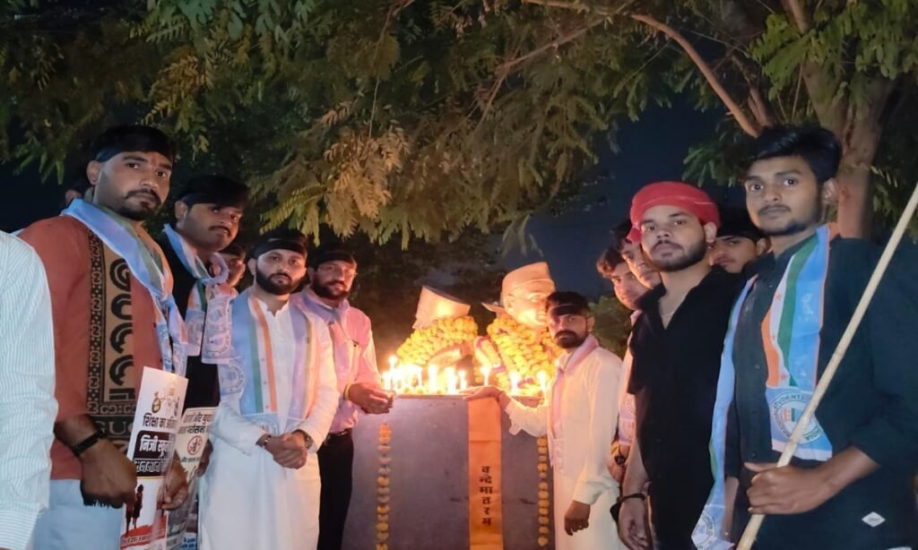 शहीद दिवस पर NSUI का कैंडल मार्च, शिक्षा के बाजारीकरण और फीस वृद्धि के खिलाफ खोला मोर्चा