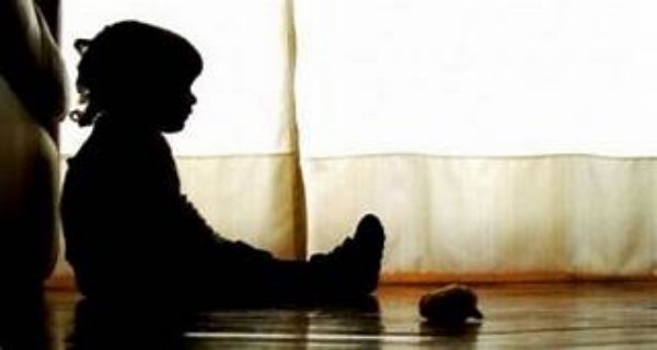 वो का चक्कर, पति ने पत्नी, मासूम बेटे की कर दी पिटाई