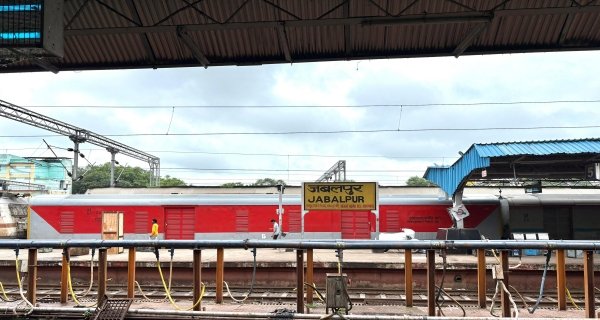 तीन स्पेशल ट्रेनें हुई नियमित, यात्रियों को मिलेगा लाभ