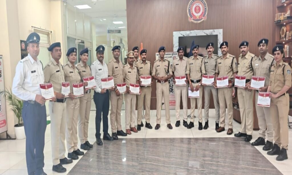 उत्कृष्ट कार्य करने वाले 20 पुलिसकर्मी सम्मानित
