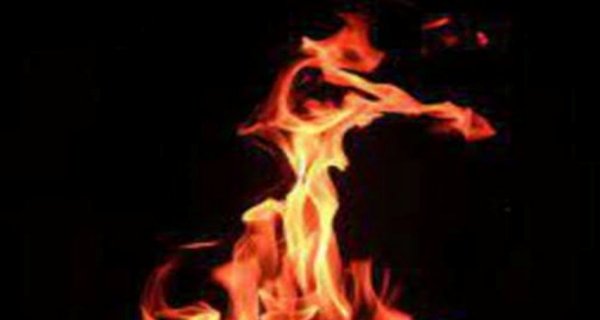 निर्माणाधीन मकान में भड़की आग