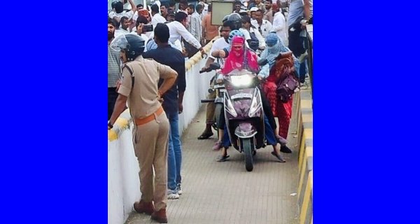 लव जिहाद मामले में हिंदुओं की गिरफ्तारी पर चक्का जाम