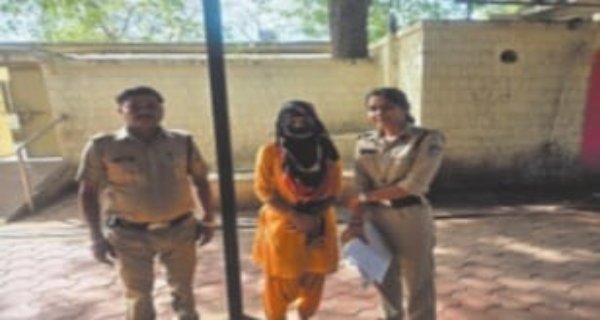 लुटेरी दुल्हन का खेल खत्म: कजराई में बीच रास्ते हंगामा कर भागने की फिराक में थी, पुलिस ने दबोचा