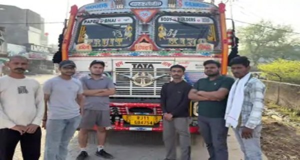 भांडेर में ट्रक से कुचलकर गौवंश की मौत, 100 फीट तक घसीटा, ड्राइवर गिरफ्तार
