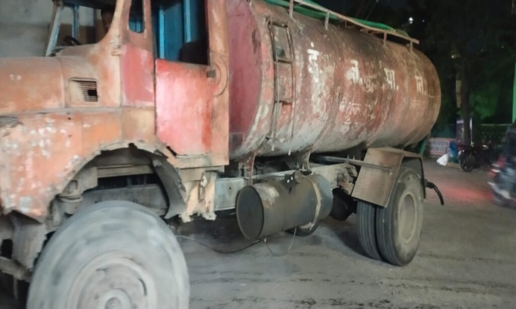 नगर निगम के जनसेवा के कंडम वाहन दे रहे हादसे को आमंत्रण