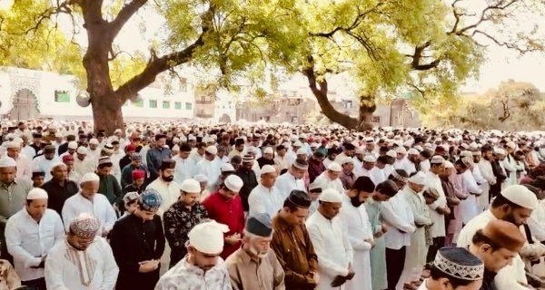 इंदौर में ईद-उल-फितर का उल्लास, शहरभर में दिखी खुशियों की रौनक