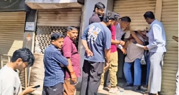 आज छुट्टी के दिन सोमवार को भी खुलीं गैस एजेंसियां, कर रही बुकिंग और डिलेवरी