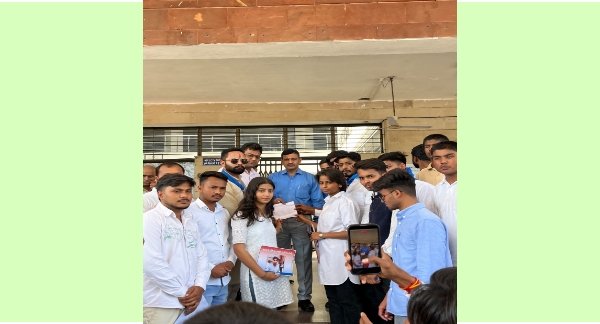 एनएसयूआई ने कलेक्टर को दिया ज्ञापन