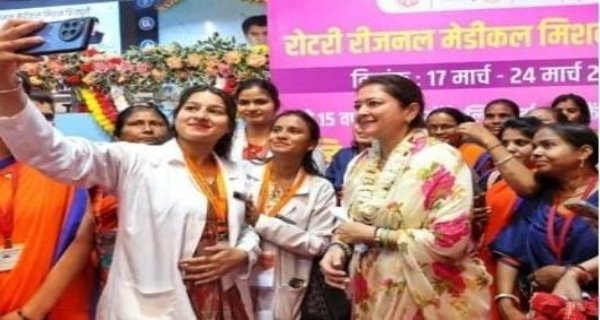 प्रियदर्शिनी राजे सिंधिया ने शिवपुरी में स्वास्थ्य शिविर का किया दौरा