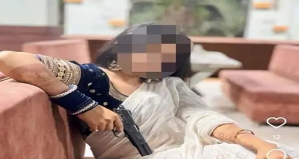 सोशल मीडिया पर पिस्टल संग फोटो, एसआई को नोटिस
