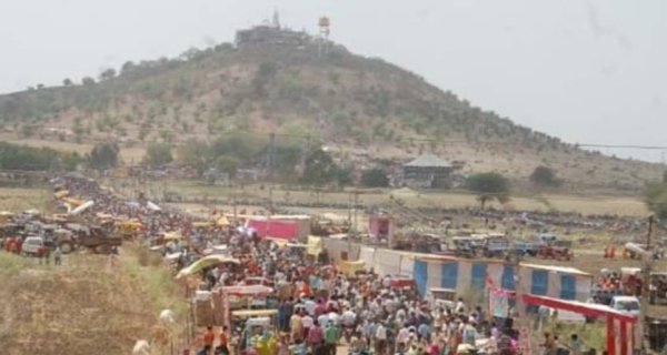 बीसभुजा मेले में दर्दनाक हादसा, हवा से उखड़ा झूला, 10 साल का बालक गंभीर घायल