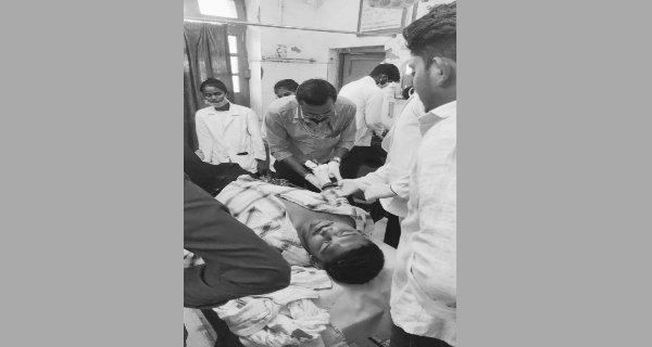 दुकान के सेल्समैन पर चाकू से हमला