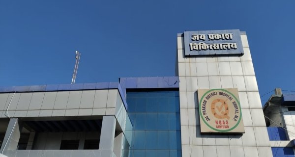 राम भरोसे जेपी अस्पताल: खुद ही ड्रिप बंद कर रहे परिजन, डॉक्टर के कहने के 5 दिन बाद चढ़ा आयरन