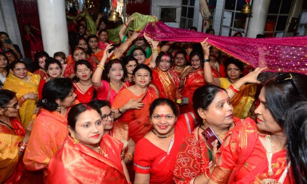 151 मीटर चुनरी यात्रा में उमड़ा आस्था का सैलाब