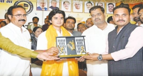महाआर्यमन सिंधिया की जुबान फिसली, श्रद्धांजलि की जगह दे दी शुभकामनाएं