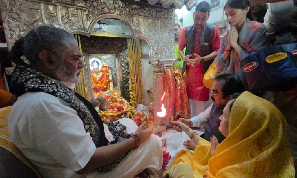 लोक निर्माण विभाग मंत्री ने किये मां शारदा देवी के दर्शन