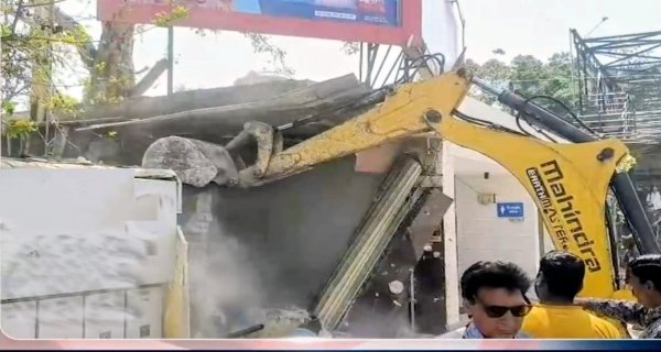 निगम ने छप्पन दुकान से अतिक्रमण हटाया