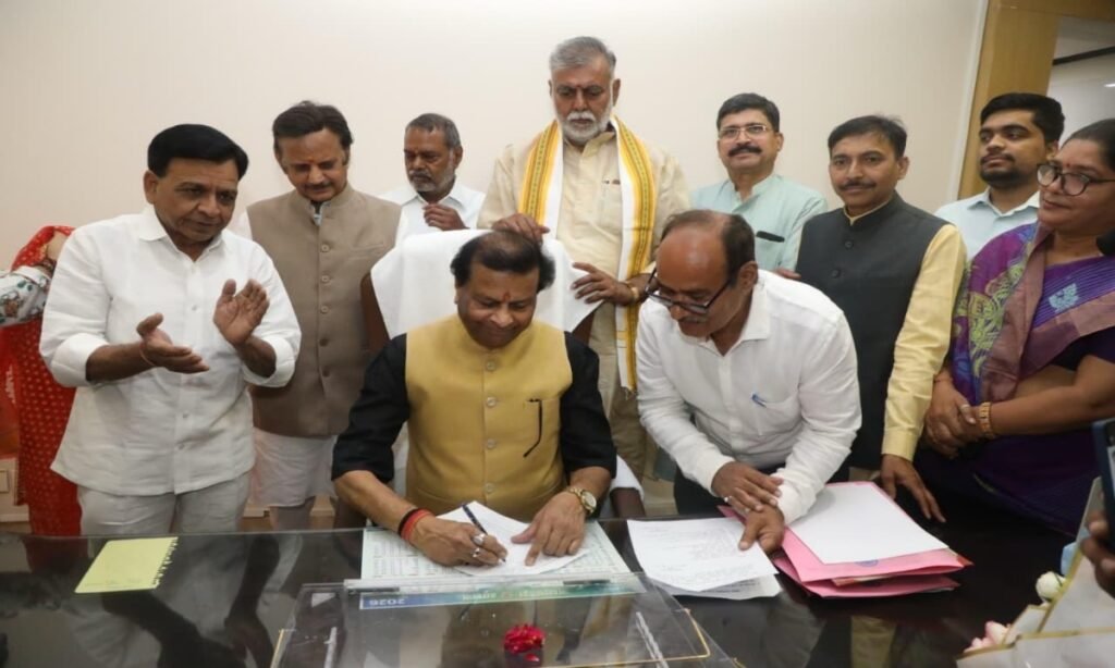 जयभान सिंह पवैया ने संभाला राज्य वित्त आयोग के अध्यक्ष का पद