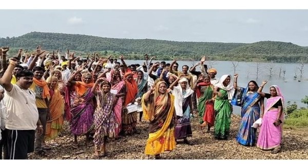 प्रशासन की अनदेखी,अब ग्रामीण स्वयं करेंगे गांव को नशा मुक्त