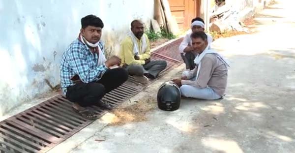 ट्रेन से कटकर रिक्शा चालक की मौत
