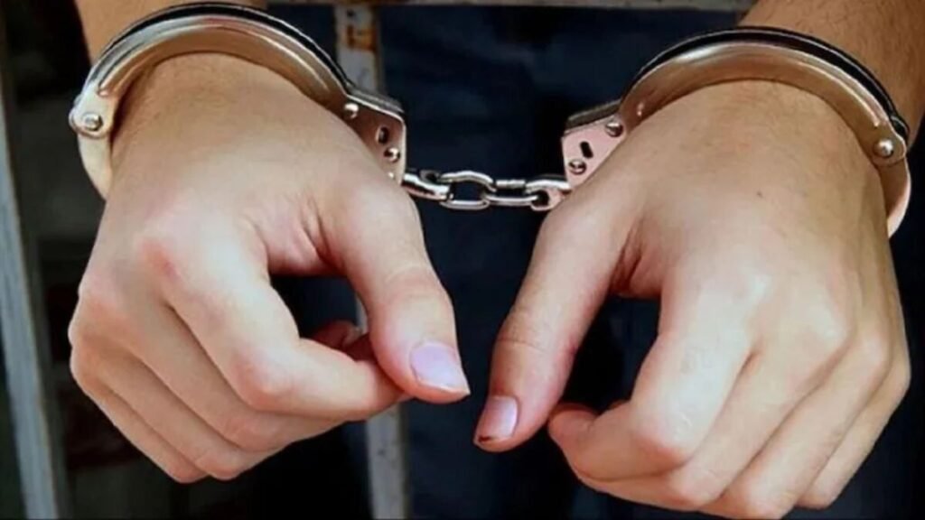 पाँचवी पास आरोपी मोबाइल चोरी करने के बाद कर देते थे खाता खाली, पुलिस ने किया गिरफ्तार