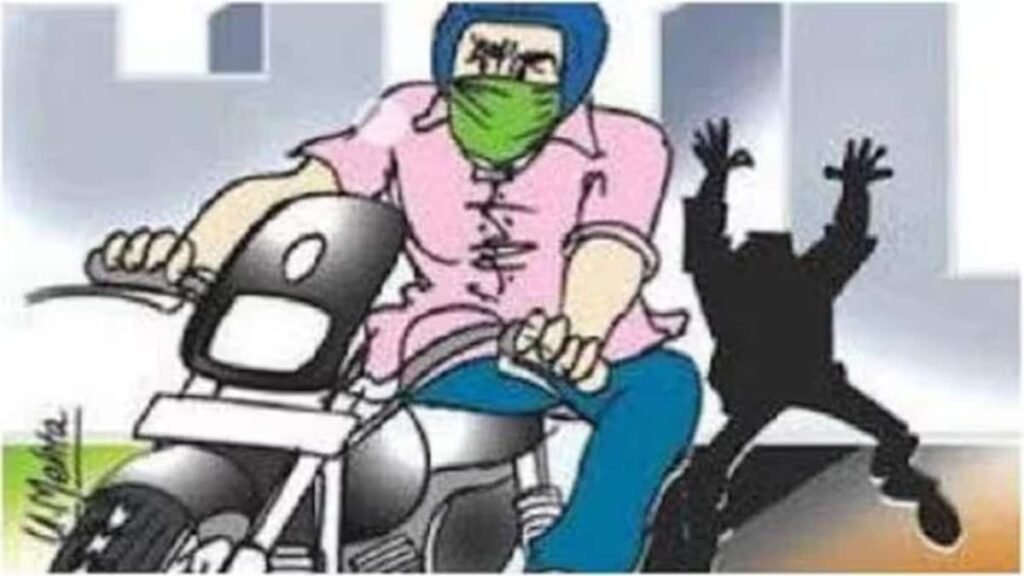 मकान मालिक सोते रहे और चोर ले गए बाइक