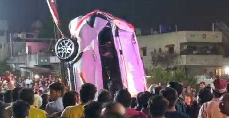 महाराष्ट्र के नासिक में भीषण सड़क हादसा, सोशल गैदरिंग से लौट रहे छात्रों और परिजनों की कार कुएं में गिरी, 6 मासूम छात्रों समेत एक ही परिवार के 9 लोगों की दर्दनाक मौत