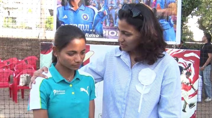 भारतीय महिला क्रिकेटर स्नेह राणा ने बढ़ाया मदद का हाथ, फटे जूते पहनकर मेडल जीतने वाली उत्तराखंड की एथलीट सोनिया का संवारा भविष्य, नेशनल स्टार की दरियादिली देख भावुक हुई संघर्षरत खिलाड़ी