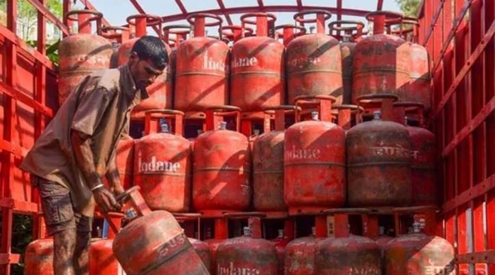 सरकार की अपील ऑनलाइन ही बुक करायें सिलेंडर, जरूरत पड़ने पर ही जायें वितरक के पास