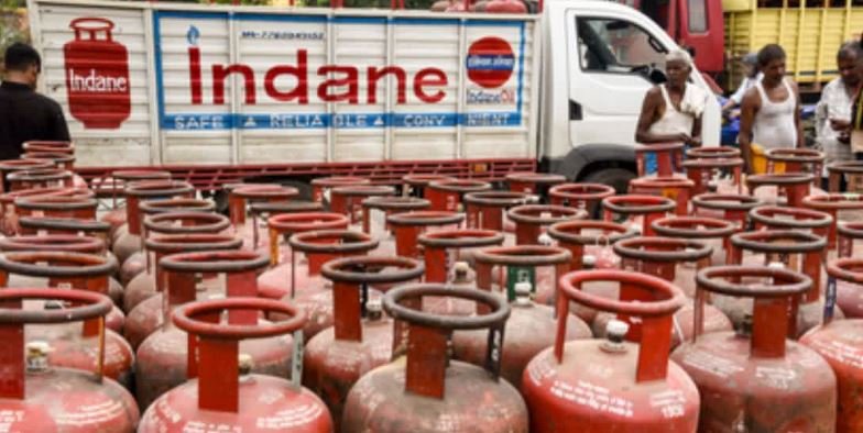 केंद्र सरकार का प्रवासी मजदूरों के लिए बड़ा फैसला, 5 किलो एलपीजी सिलेंडर का कोटा किया दोगुना, अब बिना एड्रेस प्रूफ के मिलेगी गैस, करोड़ों श्रमिकों को मिली बड़ी राहत