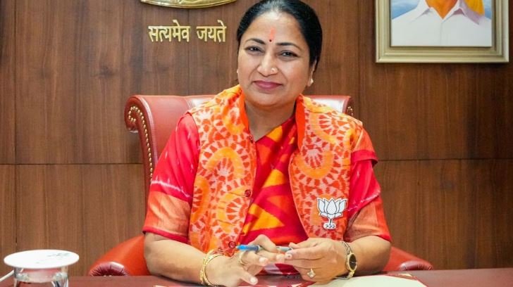 महिलाएं बेफ़िक्र होकर करें सफ़र, पिंक कार्ड हर बस में करेगा कामः रेखा