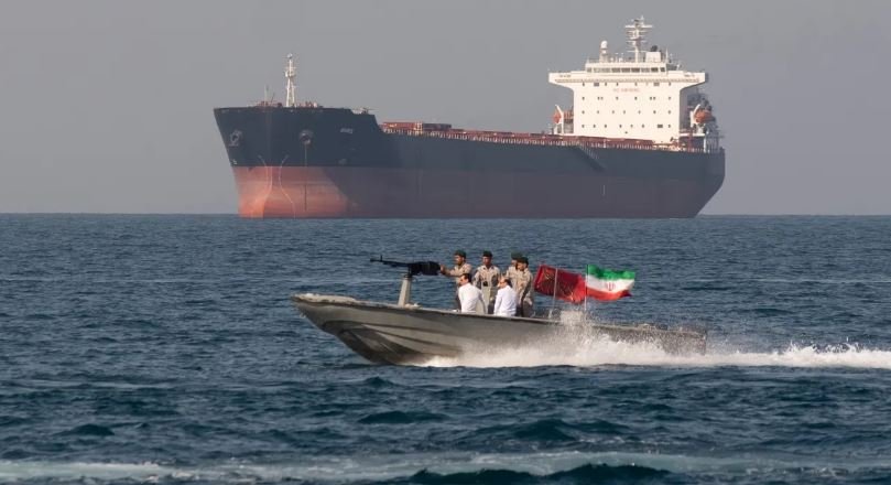 होर्मुज जलडमरूमध्य से गुजरने के लिए सतर्क दृष्टिकोण अपनाएगी डेनमार्क की शिपिंग कंपनी मेर्स्क