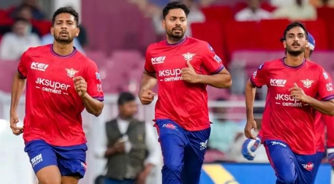 बीसीसीआई ने आईपीएल के बीच लागू किया नया सख्त नियम, अब बाउंड्री लाइन पर खिलाड़ियों की आवाजाही हुई सीमित, डगआउट में ही बैठने होंगे अतिरिक्त खिलाड़ी