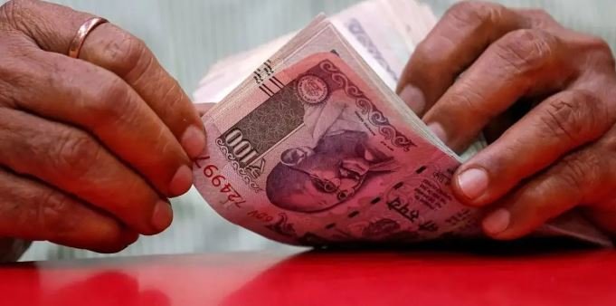 केंद्रीय कर्मचारियों के डीए बढ़ोतरी पर सस्पेंस बरकरार, अप्रैल का दूसरा हफ्ता बीतने के बाद भी वित्त मंत्रालय ने साधी चुप्पी, जानें क्या है देरी की असली वजह