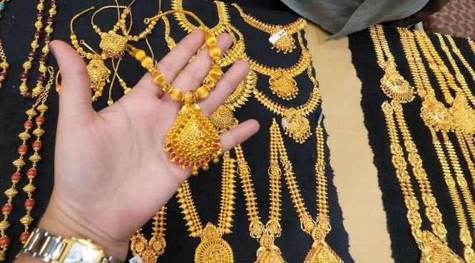 सोने के भाव में रिकॉर्ड तोड़ तेजी: निवेशकों को एक साल में मिला 60 प्रतिशत का बंपर रिटर्न, अक्षय तृतीया से पहले एमसीएक्स पर ₹1,53,130 के स्तर पर पहुंचा गोल्ड