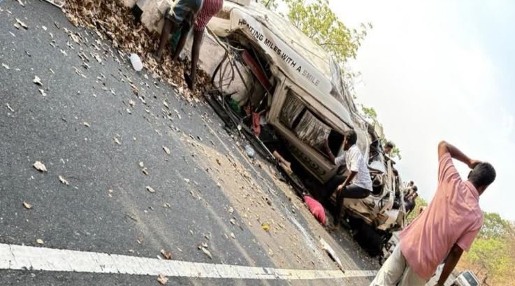 तमिलनाडु के पोल्लाची में भीषण सड़क हादसा: 800 फीट गहरी खाई में गिरी केरल के शिक्षकों की वैन, नौ लोगों की दर्दनाक मौत, प्रधानमंत्री मोदी ने जताया गहरा शोक