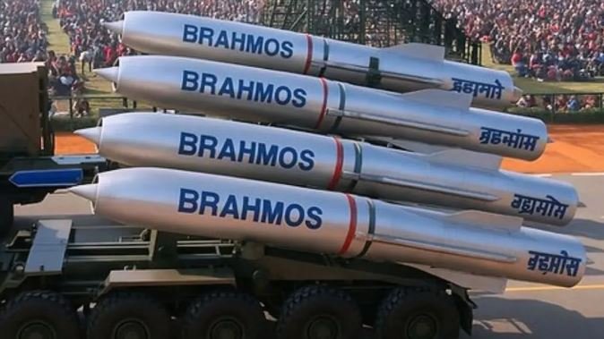 भारत का रक्षा निर्यात 4 अरब डॉलर के ऐतिहासिक पार, ब्रह्मोस और पिनाका के मुरीद हुए अमेरिका और इजरायल जैसे दिग्गज देश, ‘मेक इन इंडिया’ ने वैश्विक स्तर पर गाड़ा सफलता का झंडा