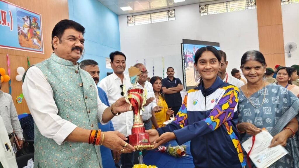 संदीपनी विद्यालय में आयोजित प्रवेश उत्सव में शामिल हुए मंत्री राजपूत