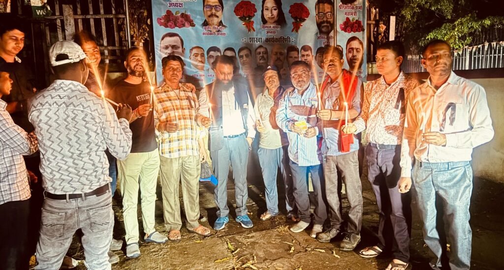 नए श्रम कानूनों के विरोध में वेस्ट सेंट्रल रेलवे कर्मचारियों ने काली पट्टी बांधकर जताया विरोध